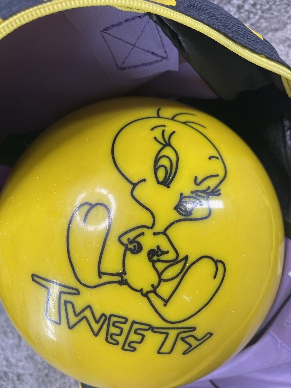 Vintage Tweety Bird Drilled 8.4 lb Bowling Ball And Carrying Bag Brunswick 1999